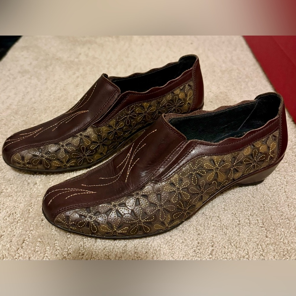 Womens PIKOLINOS Brown Leather With Floral Pattern embroidery, Slip On Size 36